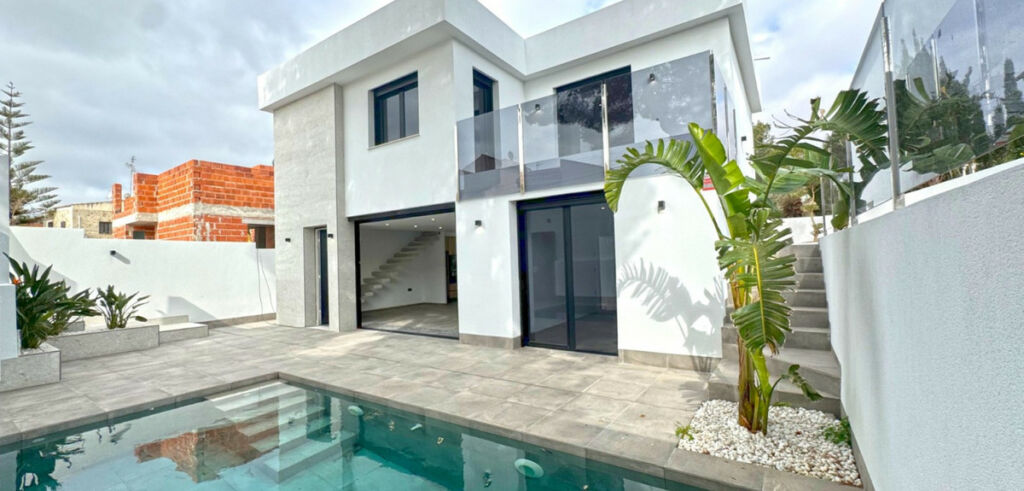 Detached Villa Torrevieja Alicante - image 3