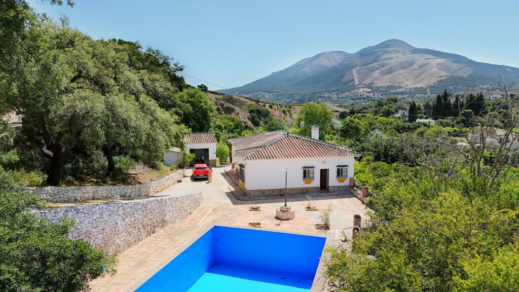 Detached Villa Alhaurín el Grande Málaga - image 3