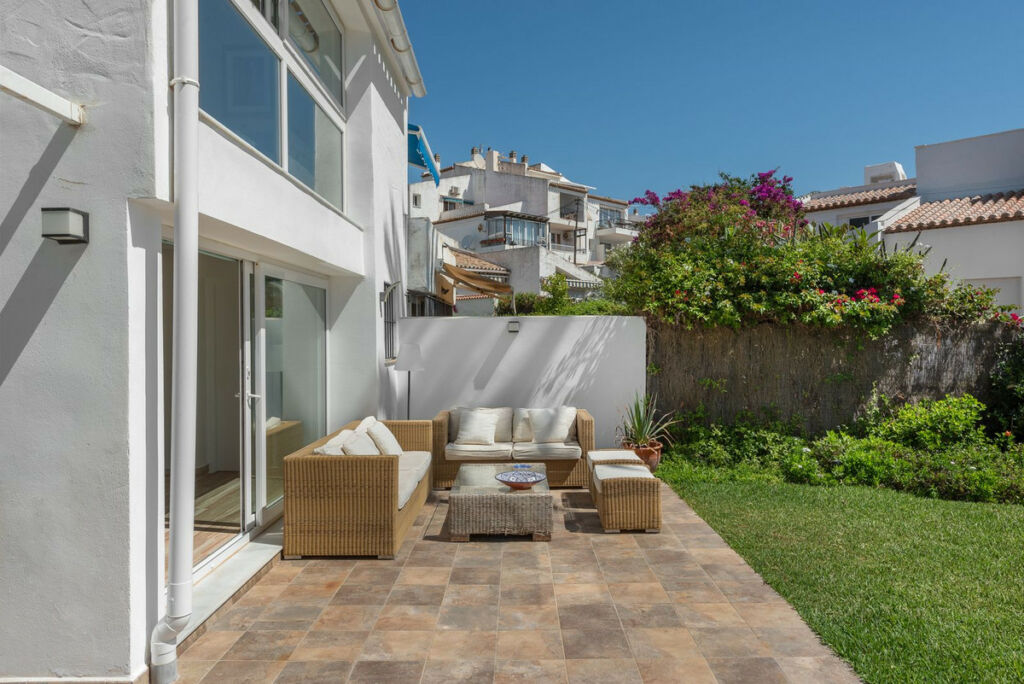 Semi-Detached House Estepona Málaga - image 3
