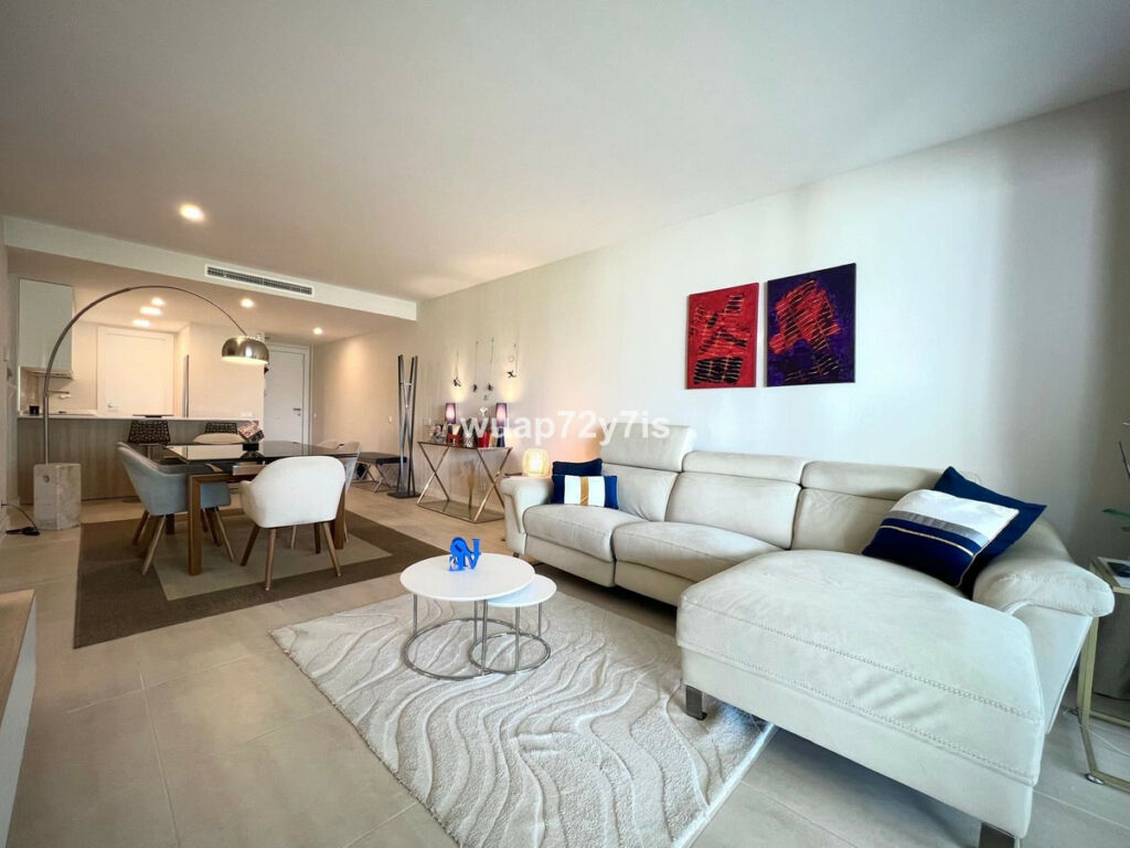 Middle Floor Apartment Estepona Málaga - image 3