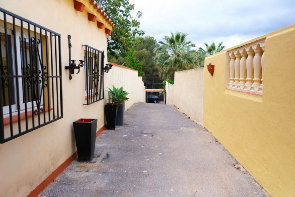 Detached Villa Albir Alicante - image 3
