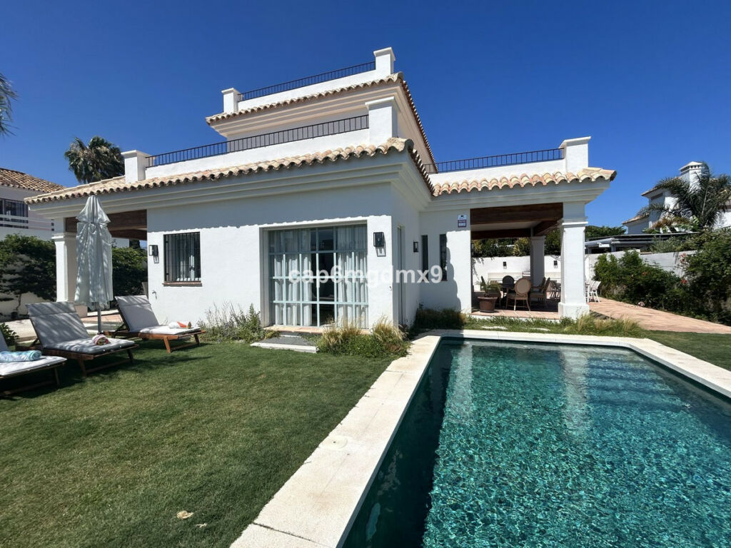 Detached Villa San Pedro de Alcántara Málaga - image 3