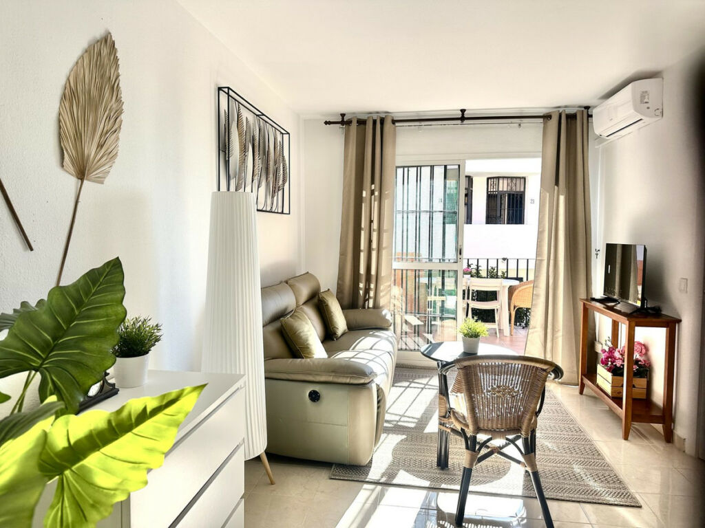 Ground Floor Apartment Calahonda Málaga - image 3