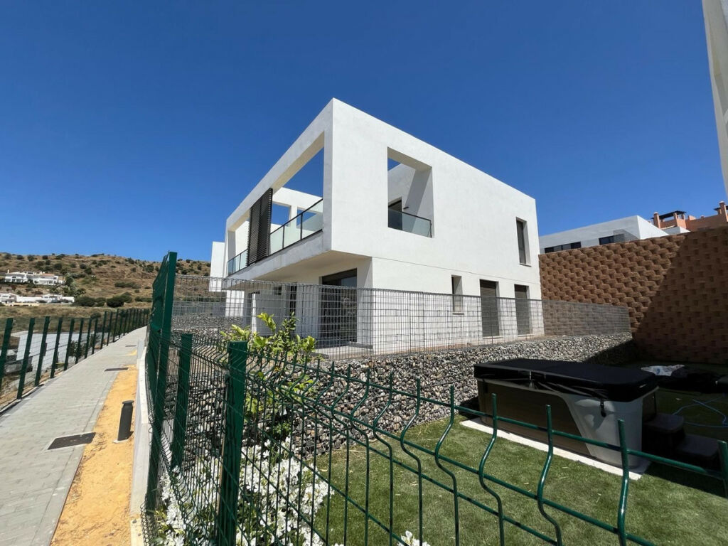 Semi-Detached House Riviera del Sol Málaga - image 3
