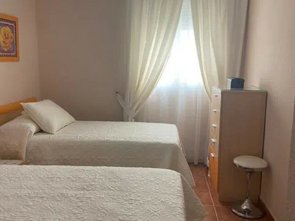 Middle Floor Apartment Fuengirola Málaga - image 3