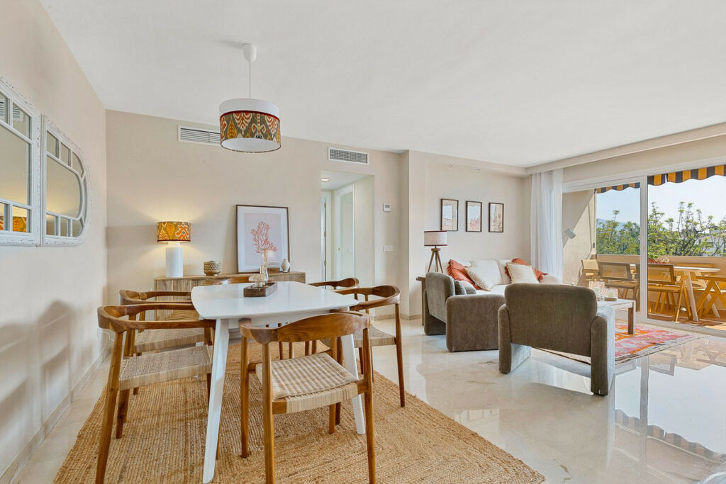 Middle Floor Apartment Nueva Andalucía Málaga - image 4