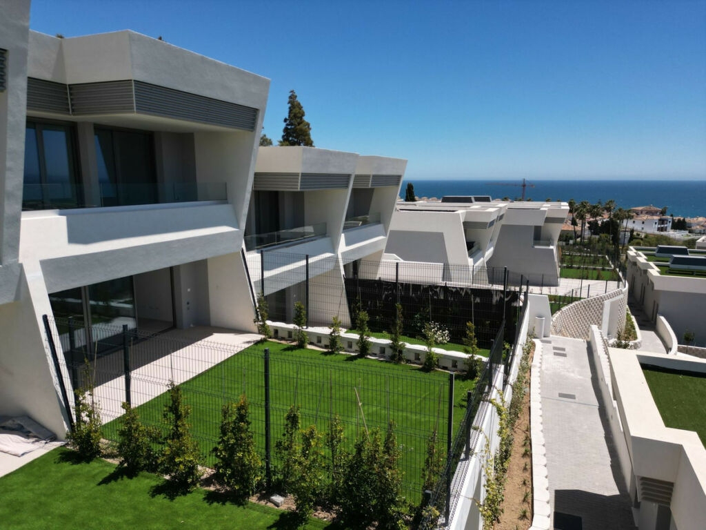 Semi-Detached House El Chaparral Málaga - image 3