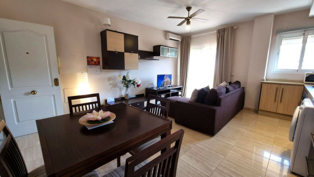 Middle Floor Apartment San Luis de Sabinillas Málaga - image 3