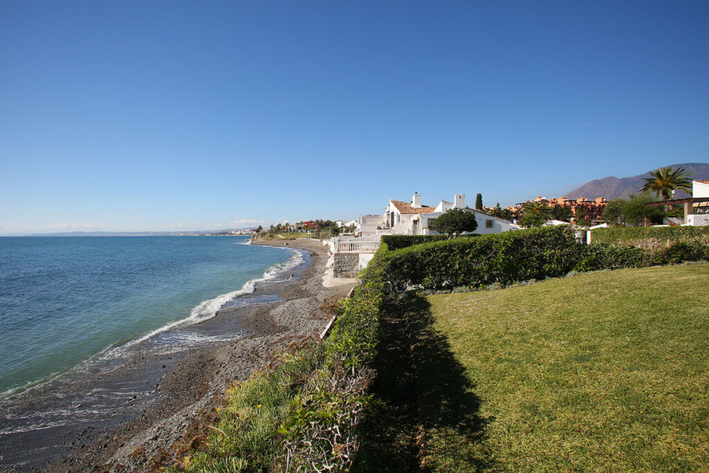 Townhouse Estepona Málaga - image 3