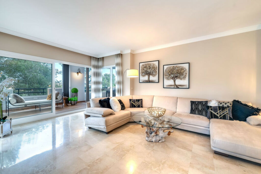 Middle Floor Apartment Elviria Málaga - image 3