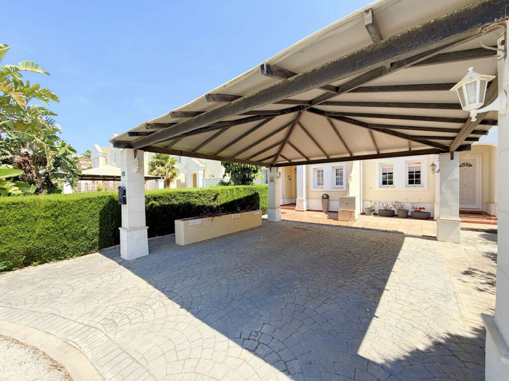 Townhouse La Alcaidesa Cádiz - image 3