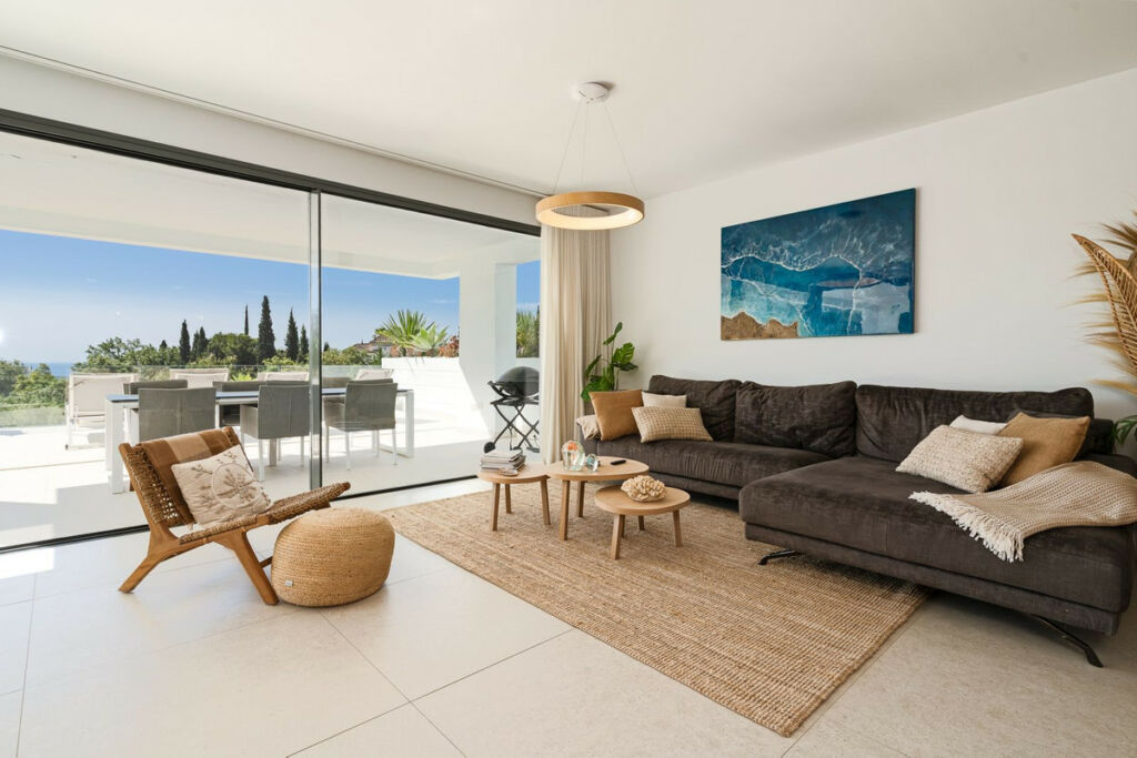 Middle Floor Apartment Benahavís Málaga - image 3
