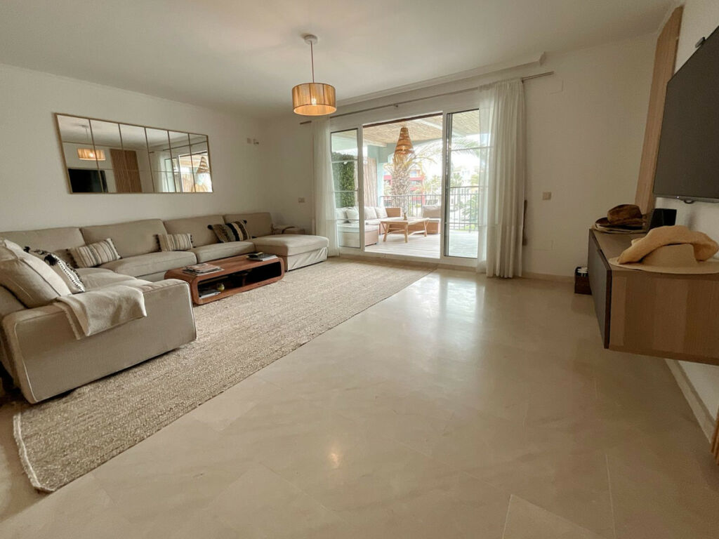Middle Floor Apartment Sotogrande Marina Cádiz - image 3