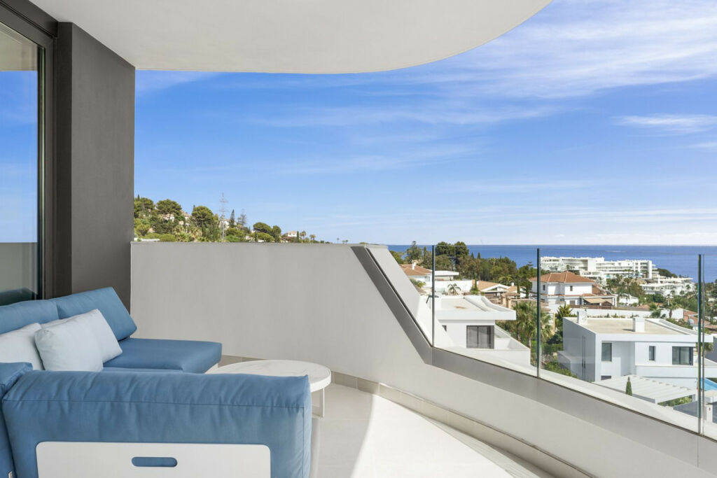 Middle Floor Apartment Fuengirola Málaga - image 4