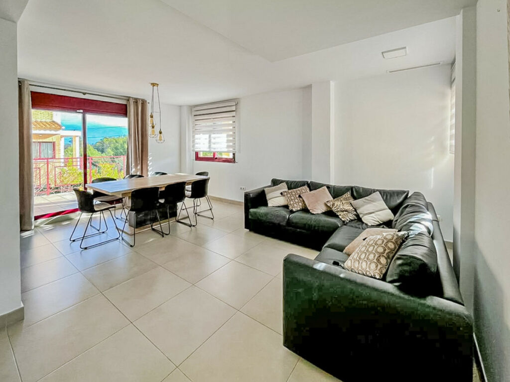 Detached Villa La Nucia Alicante - image 3