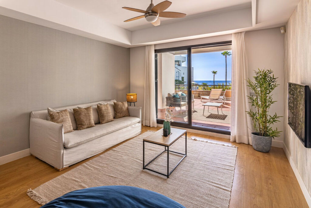 Ground Floor Apartment Casares Playa Málaga - image 3