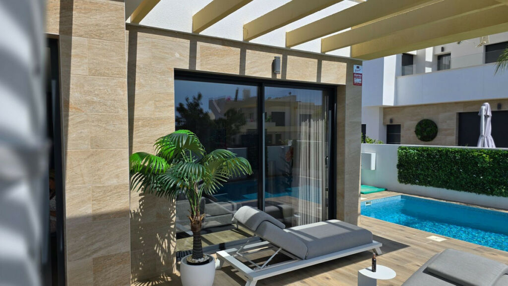 Detached Villa Los Montesinos Alicante - image 3