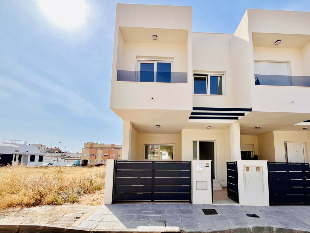 Townhouse Pilar de la Horadada Alicante - image 3