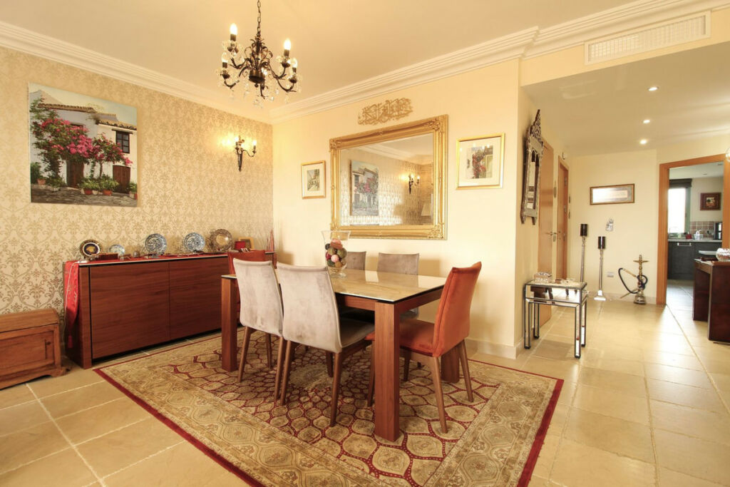 Middle Floor Apartment Los Flamingos Málaga - image 4