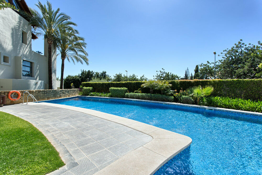 Ground Floor Apartment The Golden Mile Málaga - image 3