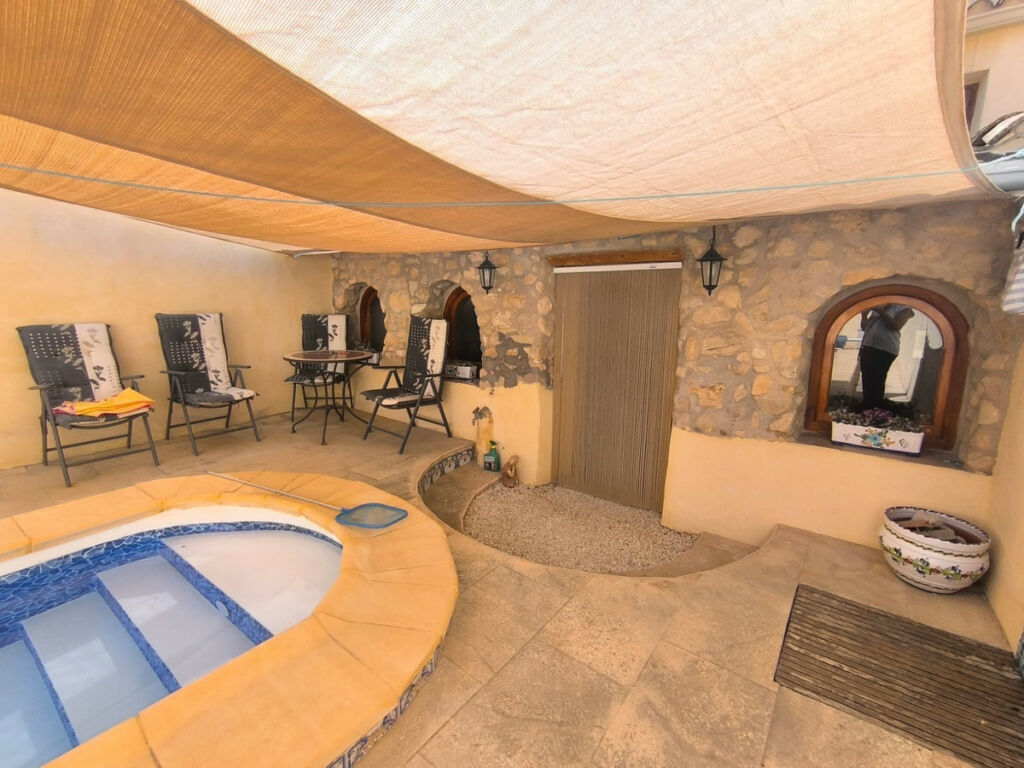 Detached Villa Chinorlet Alicante - image 3