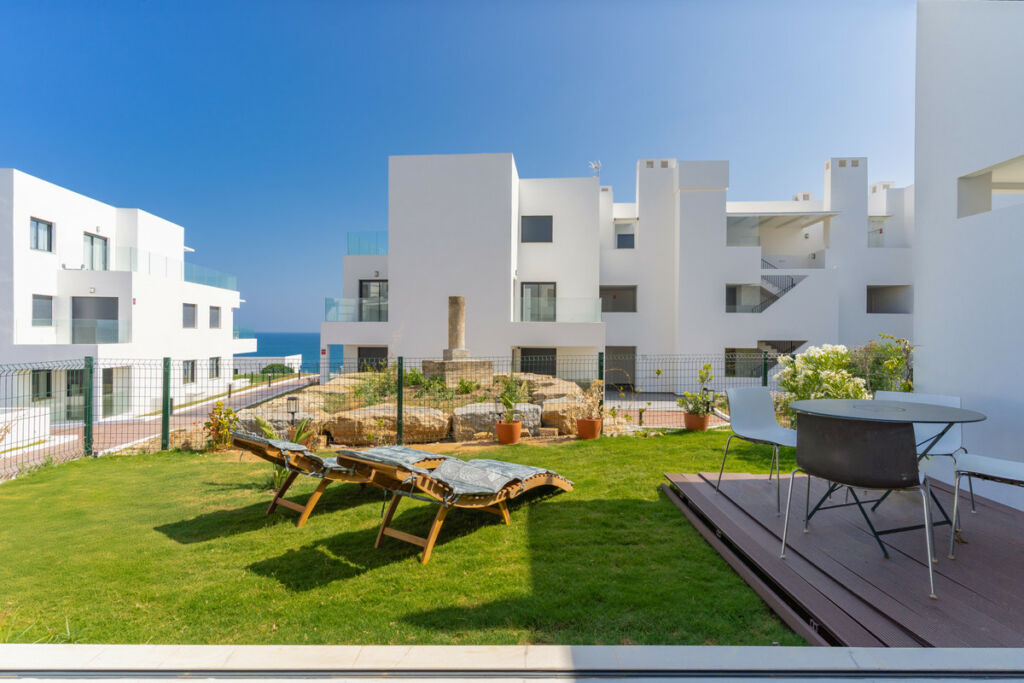 Ground Floor Apartment Casares Málaga - image 3