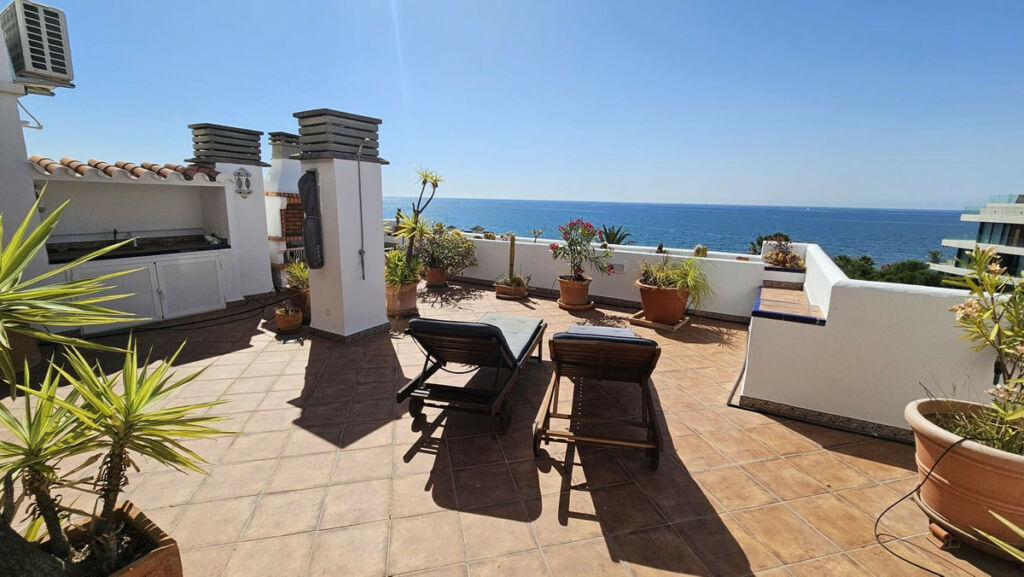 Top Floor Apartment Estepona Málaga - image 3