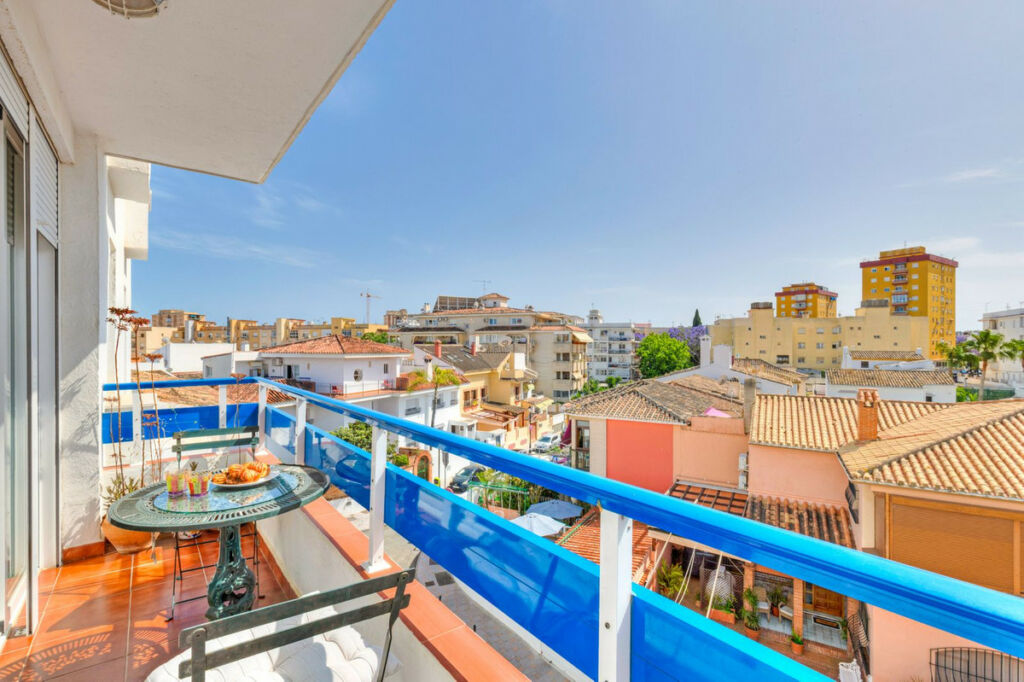 Middle Floor Apartment Fuengirola Málaga - image 3