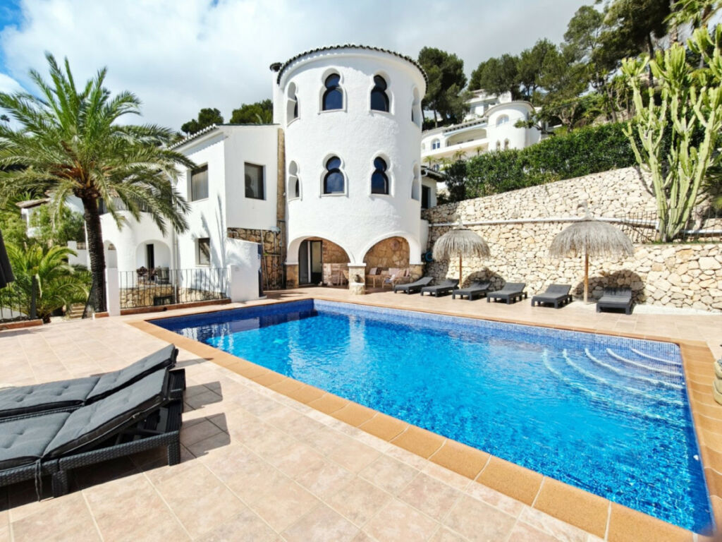 Detached Villa Moraira Alicante - image 3