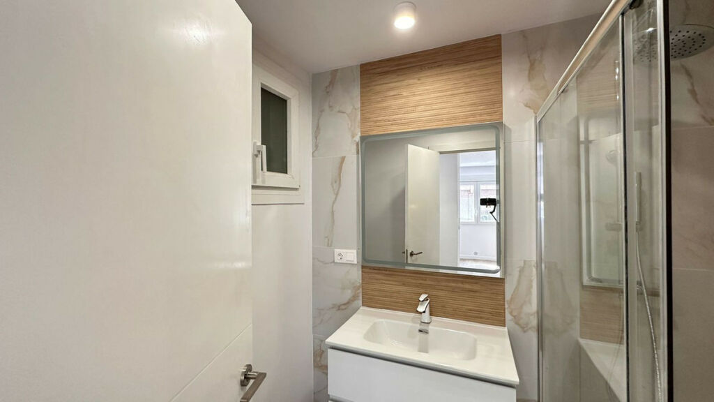 Middle Floor Apartment Benidorm Alicante - image 9
