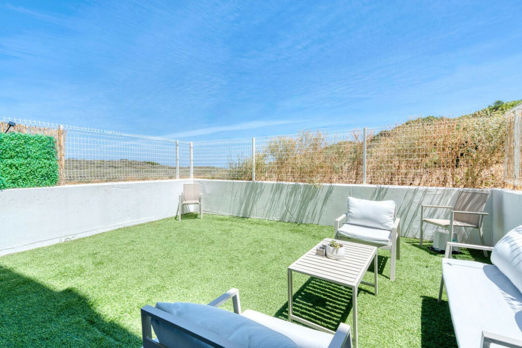 Middle Floor Apartment La Duquesa Málaga - image 3