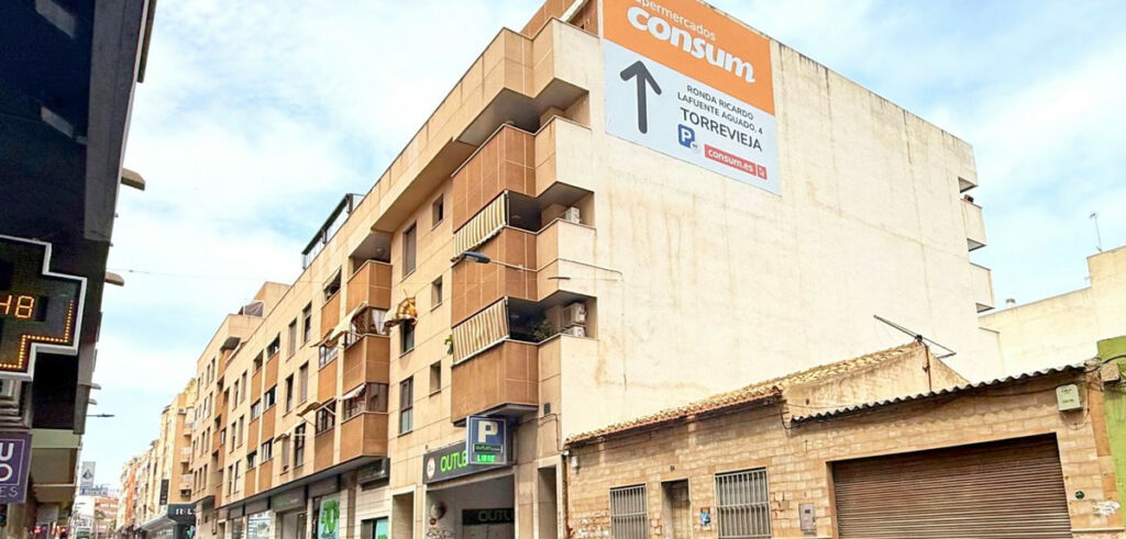 Middle Floor Apartment Torrevieja Alicante - image 3