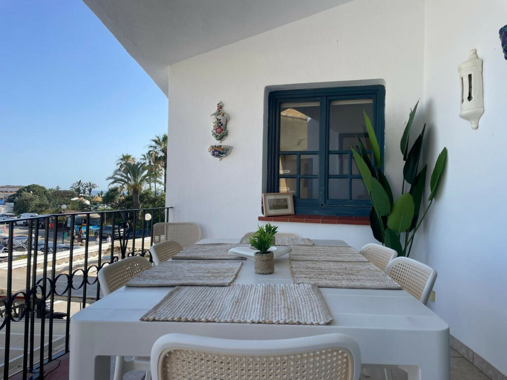 Ground Floor Apartment Puerto de Cabopino Málaga - image 3