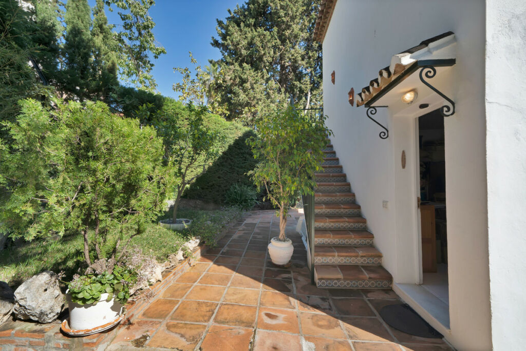 Detached Villa Las Brisas Málaga - image 30