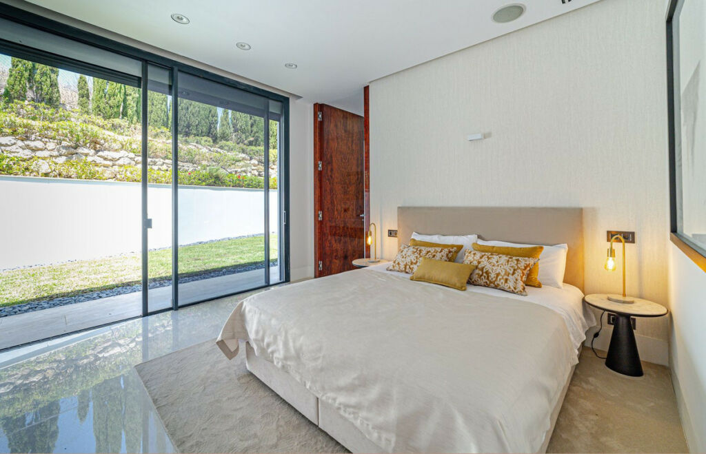 Detached Villa Nueva Andalucía Málaga - image 25