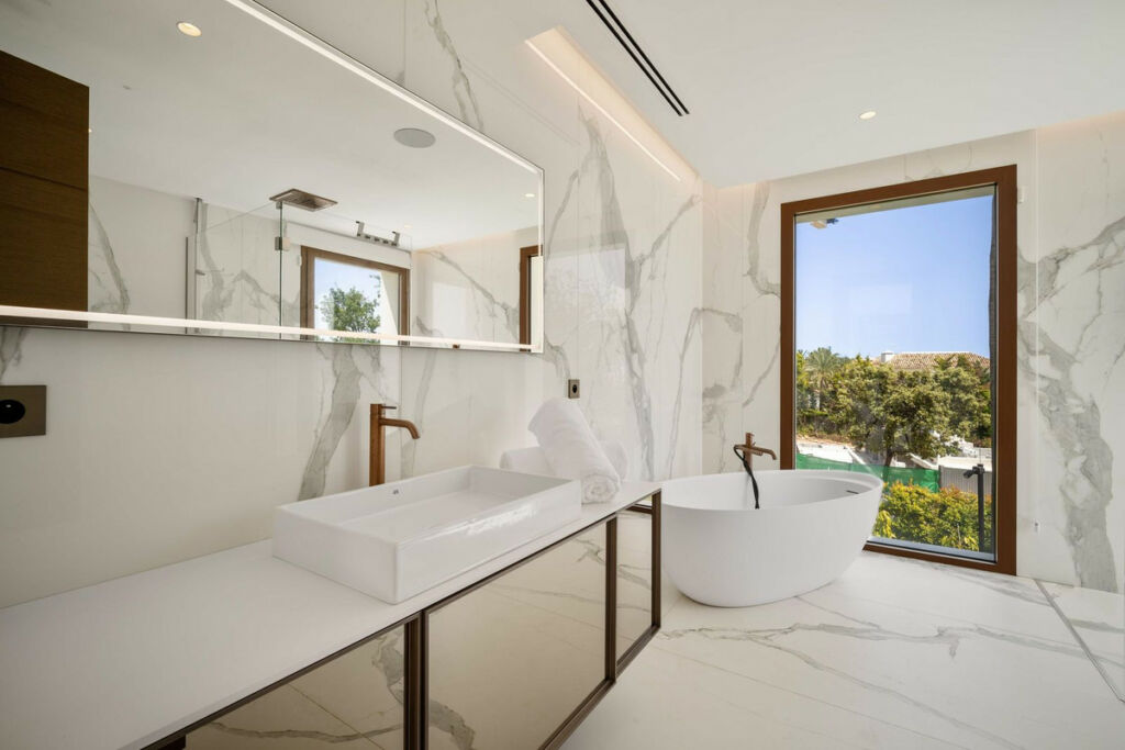 Detached Villa Sierra Blanca Málaga - image 30