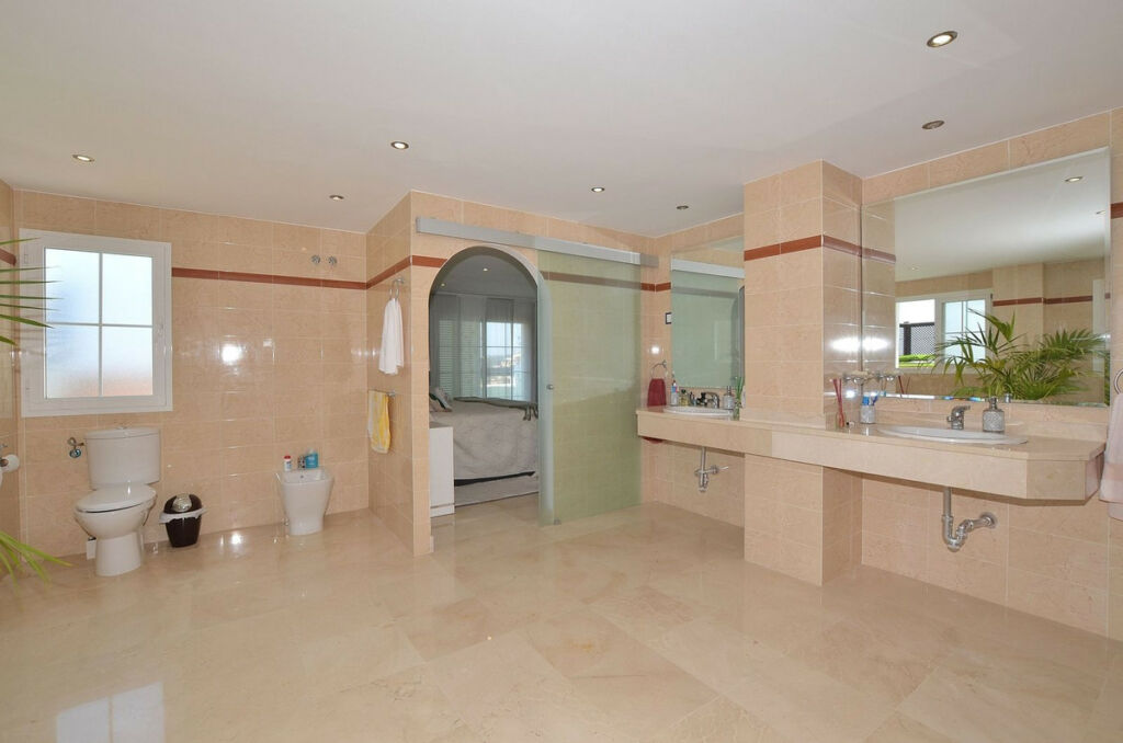 Penthouse Torrequebrada Málaga - image 30