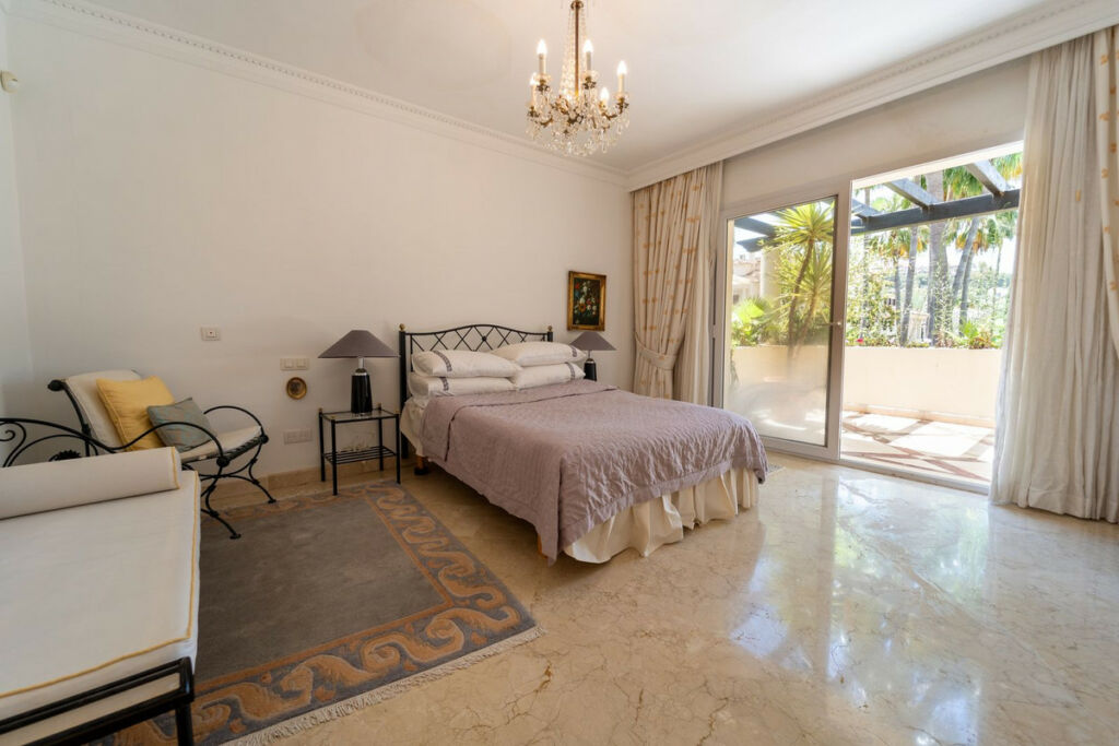 Middle Floor Apartment Nueva Andalucía Málaga - image 30
