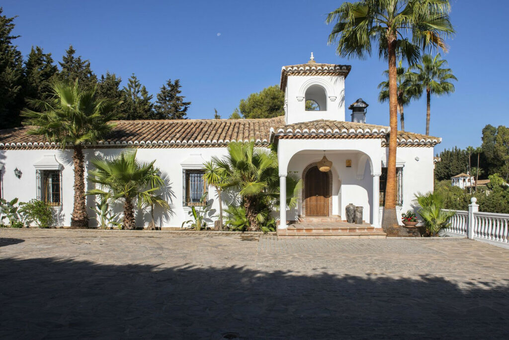 Detached Villa Estepona Málaga - image 30