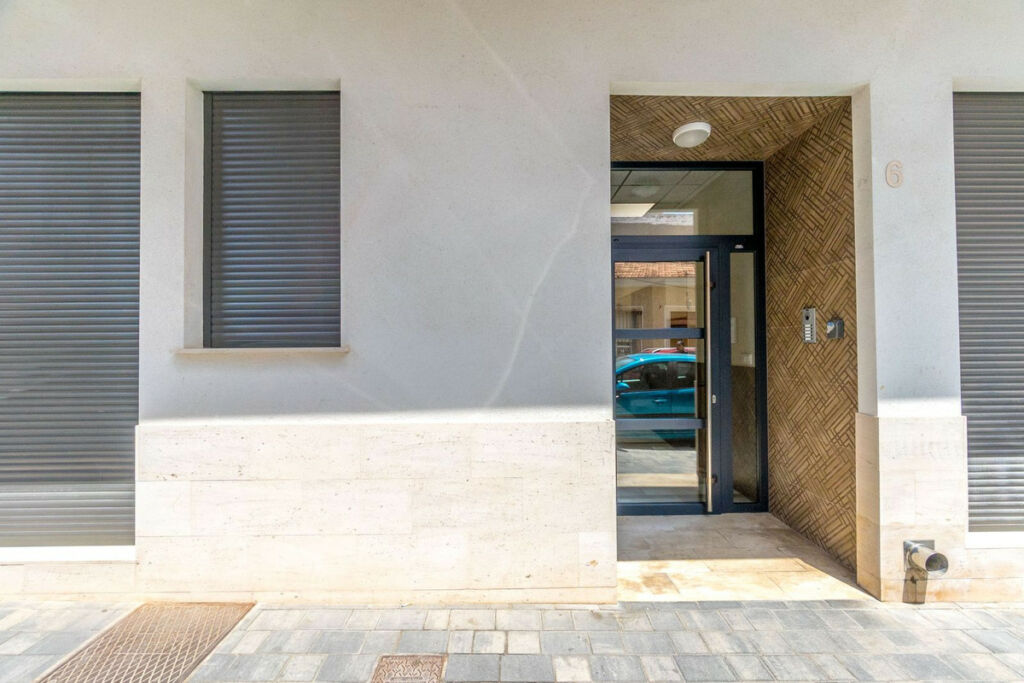 Middle Floor Apartment Torrevieja Alicante - image 30
