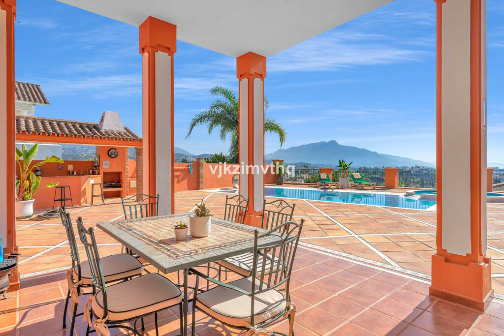 Detached Villa Benahavís Málaga - image 32