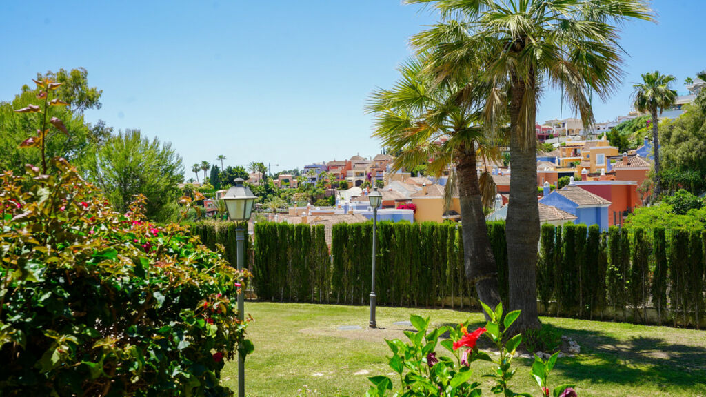 Middle Floor Apartment Nueva Andalucía Málaga - image 30