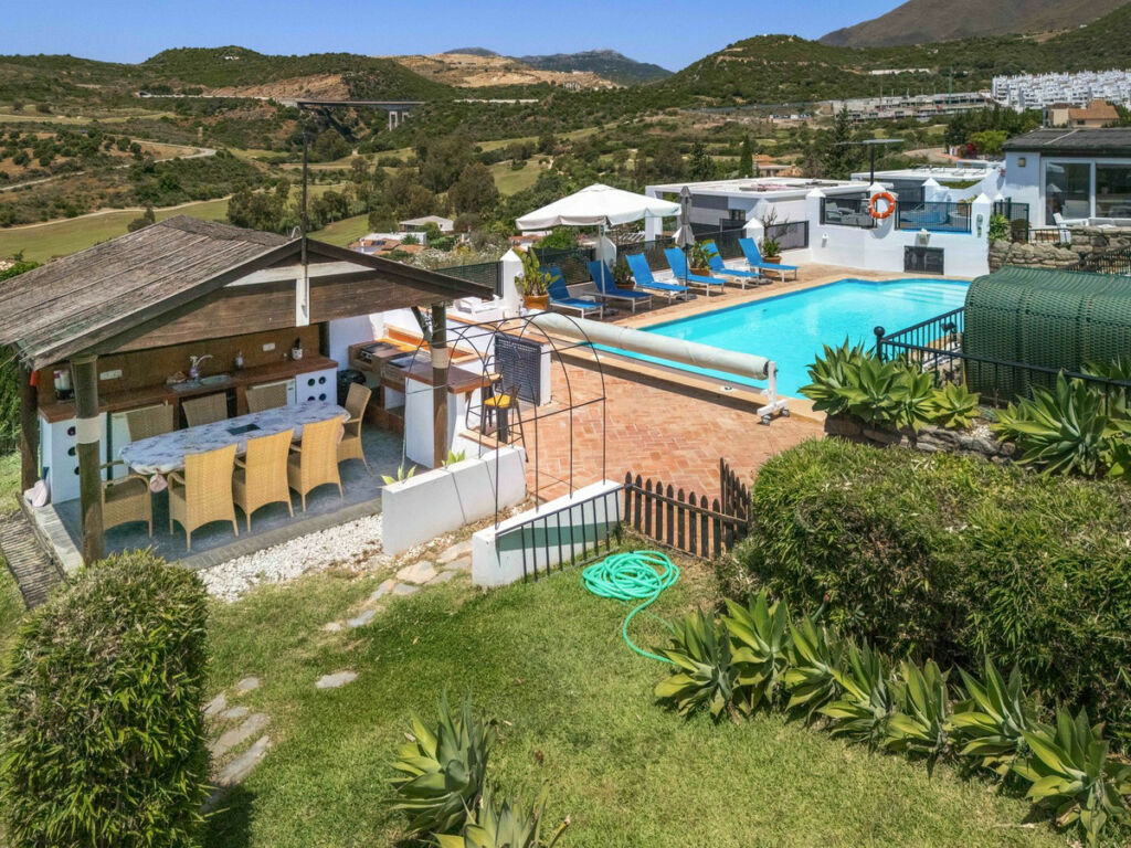 Detached Villa Estepona Málaga - image 17