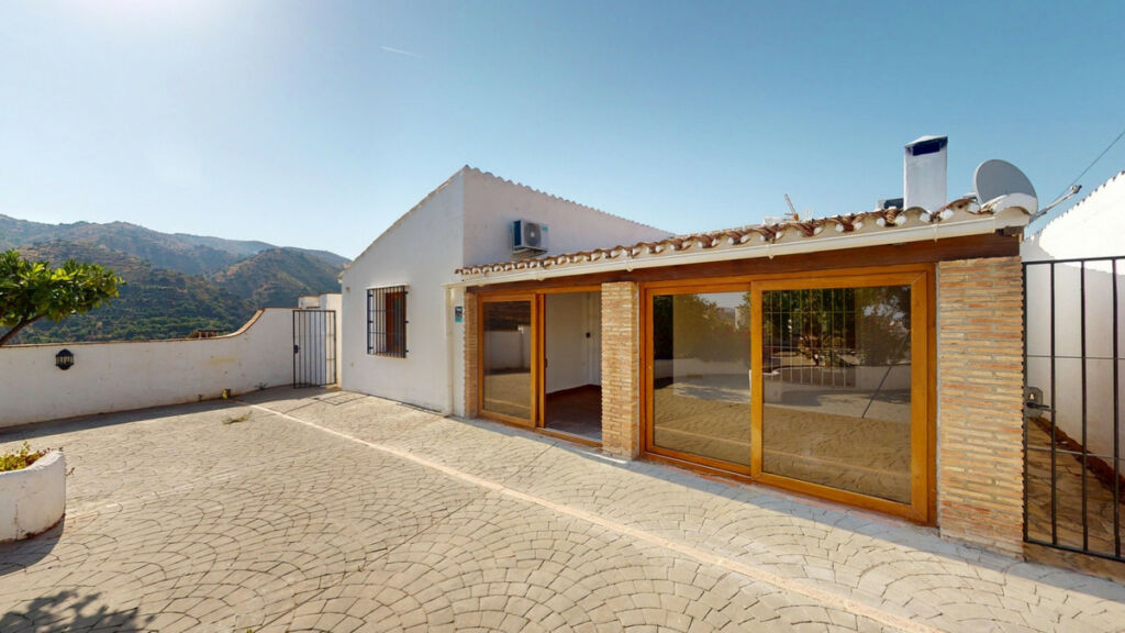 Detached Villa La Viñuela Málaga - image 31