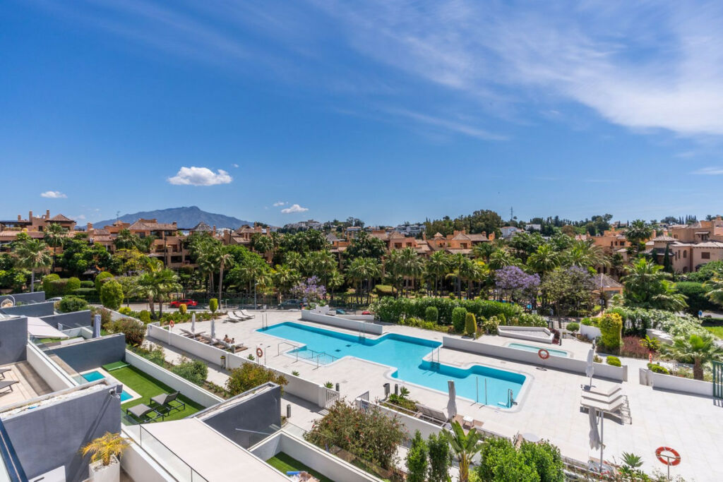 Middle Floor Apartment Estepona Málaga - image 31