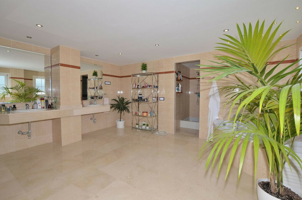 Penthouse Torrequebrada Málaga - image 31