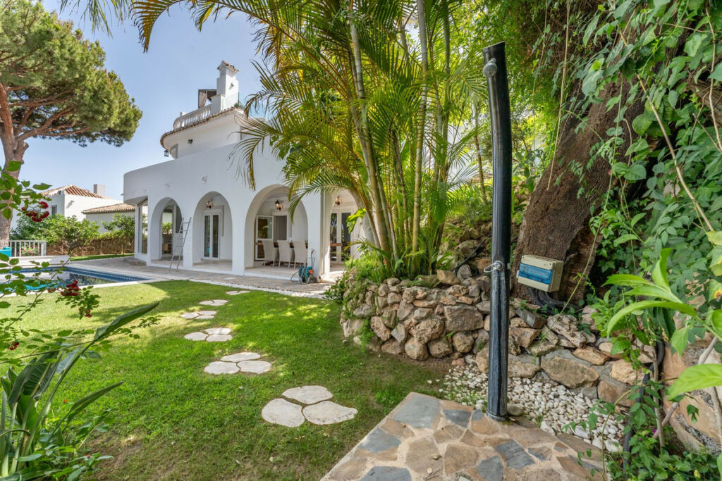 Detached Villa Calahonda Málaga - image 31