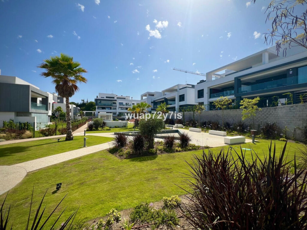 Middle Floor Apartment Estepona Málaga - image 31