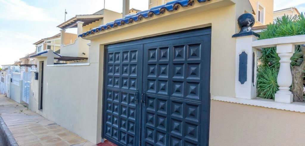 Detached Villa Villamartin Alicante - image 31