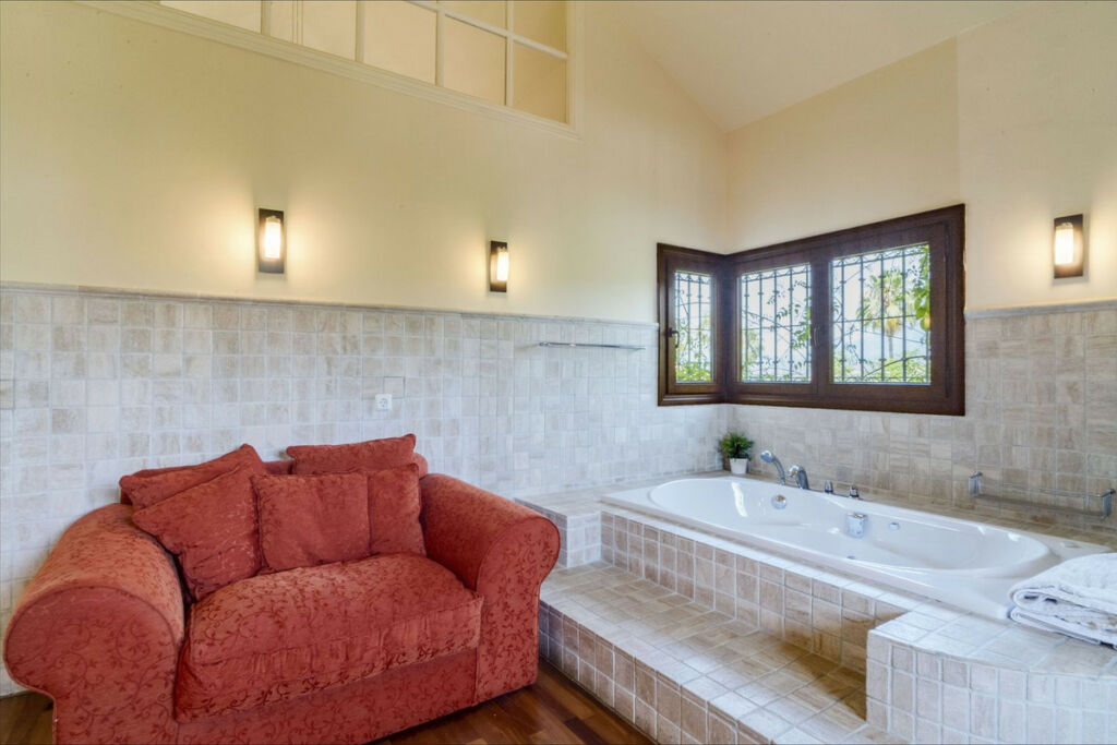 Detached Villa El Rosario Málaga - image 40
